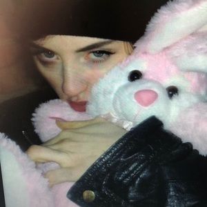 Meet your Posher, Elvira